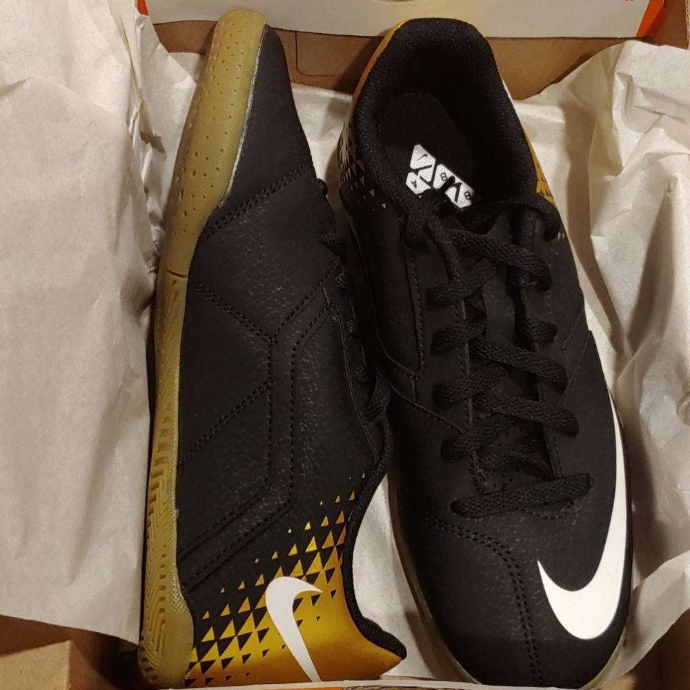 NIB Nike Bomba Turfs/Indoor Soccer Shoes - Picture 2 of 3